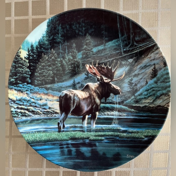 Canadiana Moose Home Decor Wall Plate. World wildlife fund. WWF. Canada - Picture 1 of 4